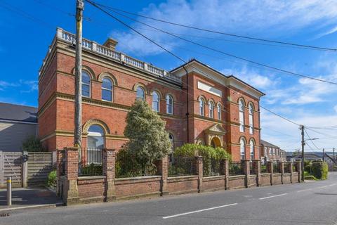 2 bedroom apartment for sale, Main Road, Havenstreet, Ryde