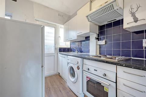 1 bedroom flat for sale, High Street, Ilford IG6