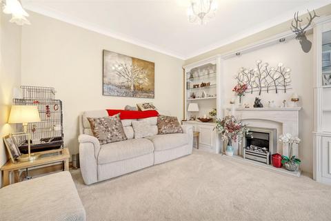 89 Whitehall Gardens, London, E4 6EJ