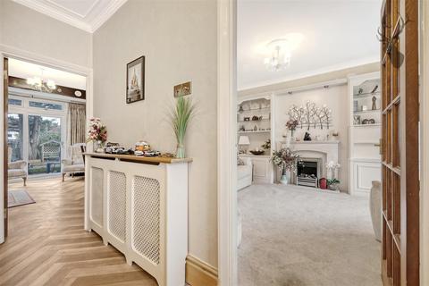 89 Whitehall Gardens, London, E4 6EJ