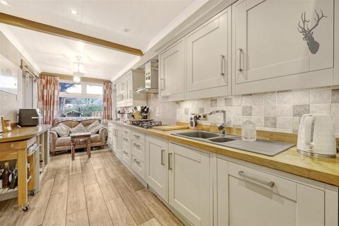 89 Whitehall Gardens, London, E4 6EJ