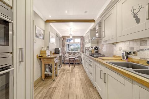 89 Whitehall Gardens, London, E4 6EJ