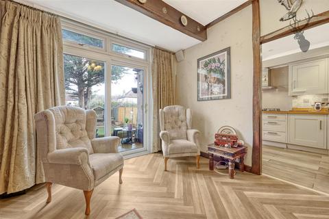 89 Whitehall Gardens, London, E4 6EJ