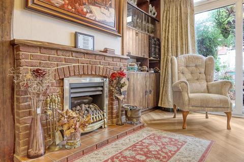 89 Whitehall Gardens, London, E4 6EJ
