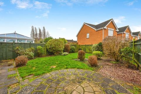 6 Alexander Close, Lichfield, WS13 8SH