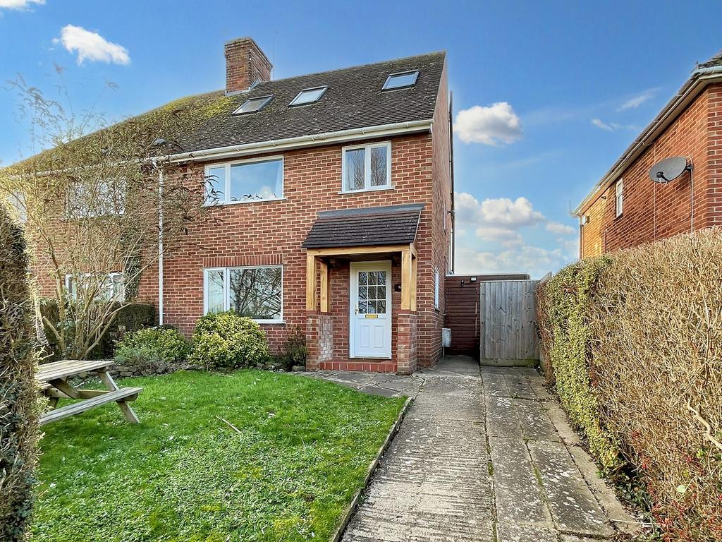Barwell, Wantage, OX12 3 bed semidetached house for sale £375,000