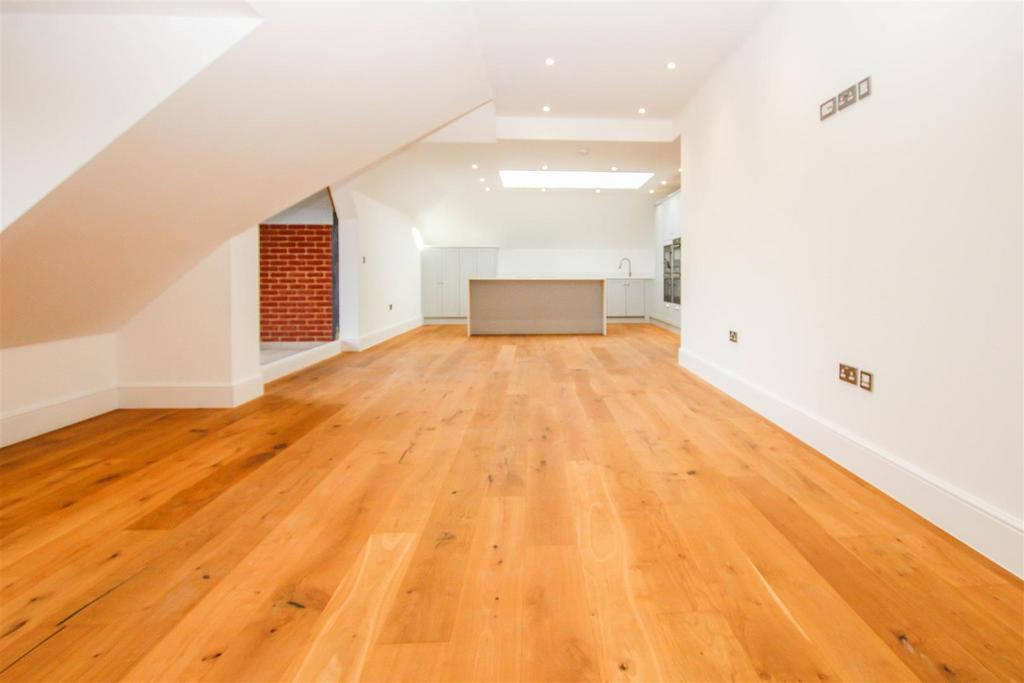 Shenfield Road, Shenfield, Brentwood 2 bed apartment for sale £825,000