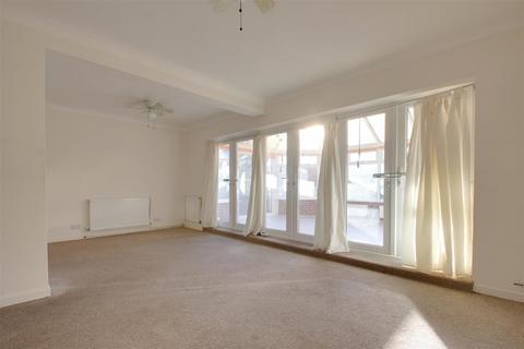 25 Nelson Road, Goring By Sea, Worthing, BN12 6EG