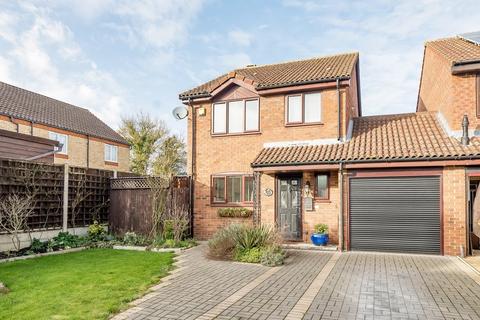 6 Applecroft, Lower Stondon, Henlow, SG16 6NB