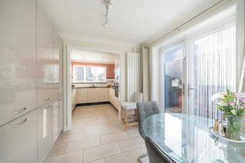 6 Applecroft, Lower Stondon, Henlow, SG16 6NB