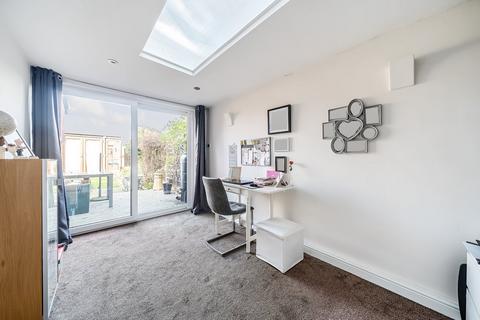 6 Applecroft, Lower Stondon, Henlow, SG16 6NB