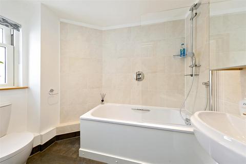 2 bedroom apartment for sale - Twickenham Road, Teddington