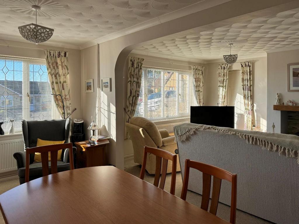 Bassett Road, Sully 2 bed detached house for sale £330,000