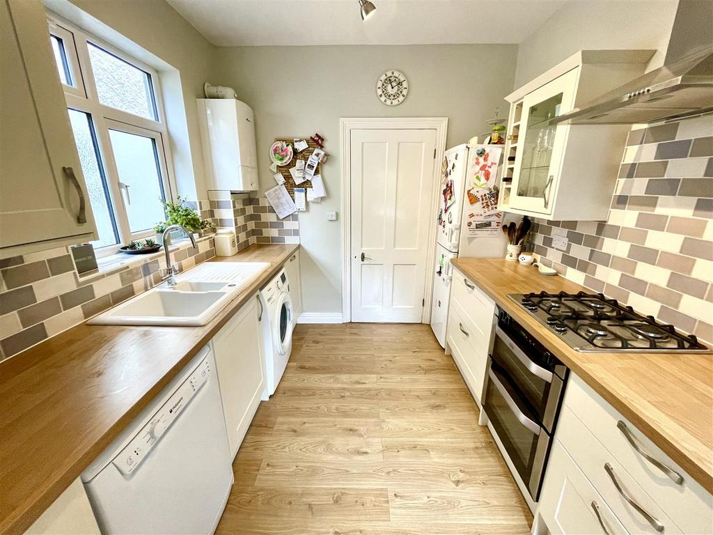 Lower Compton Road, Plymouth PL3 3 bed semidetached house for sale £