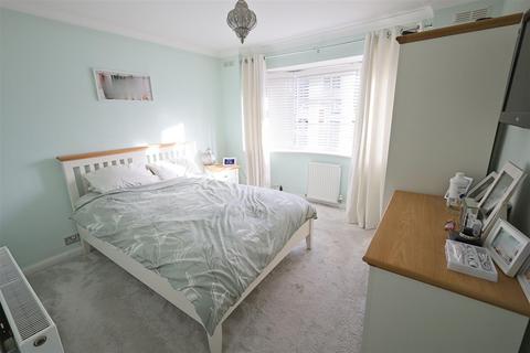 2 bedroom detached bungalow for sale, Highview Way, Brighton