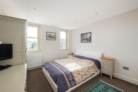 2 bedroom flat for sale, Victoria Road, Horley