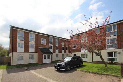 124 Ross Close, Saffron Walden, CB11 4DT