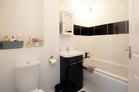 124 Ross Close, Saffron Walden, CB11 4DT