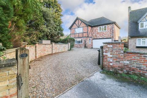 4 bedroom detached house for sale, Meynell Gardens, Newmarket CB8