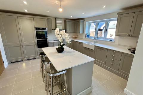 5 bedroom detached house for sale, Haddenham Road, Wilburton CB6