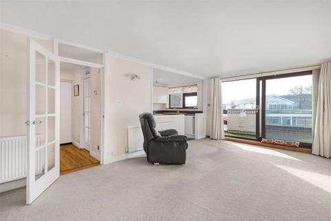 2 bedroom apartment for sale, Riverside Court, Caversham, Reading