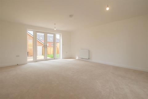 4 bedroom detached house to rent, Maylen Close, Saffron Walden CB10