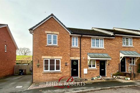 3 bedroom end of terrace house for sale - Llys Ambrose, Mold