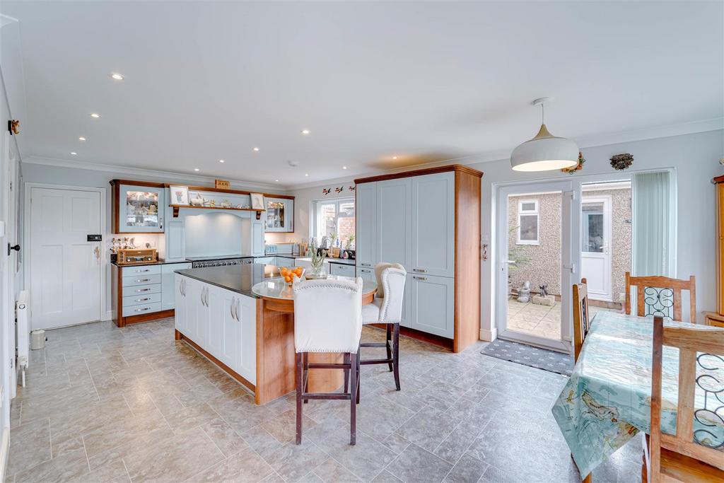 11 Longmeadow-43.jpg