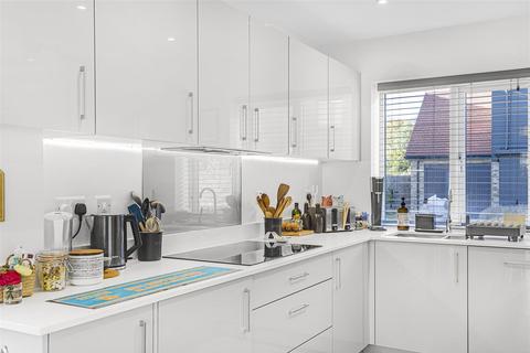 7 Larkfield, Great Abington, Cambridge, CB21 6DJ