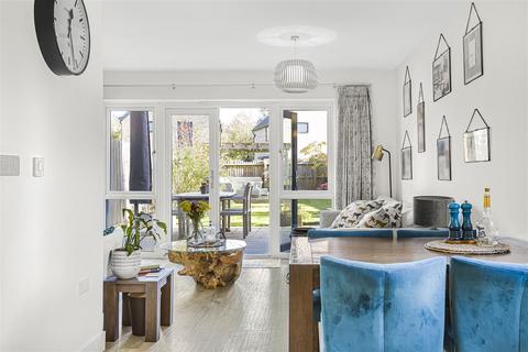 7 Larkfield, Great Abington, Cambridge, CB21 6DJ