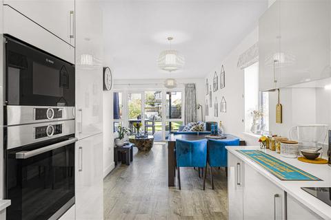 7 Larkfield, Great Abington, Cambridge, CB21 6DJ