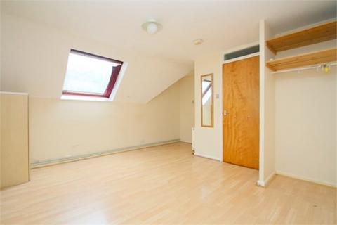 Studio for sale - Moormede Crescent, Staines-upon-Thames, TW18