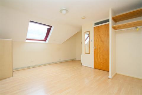Studio for sale, Moormede Crescent, Staines-upon-Thames, TW18