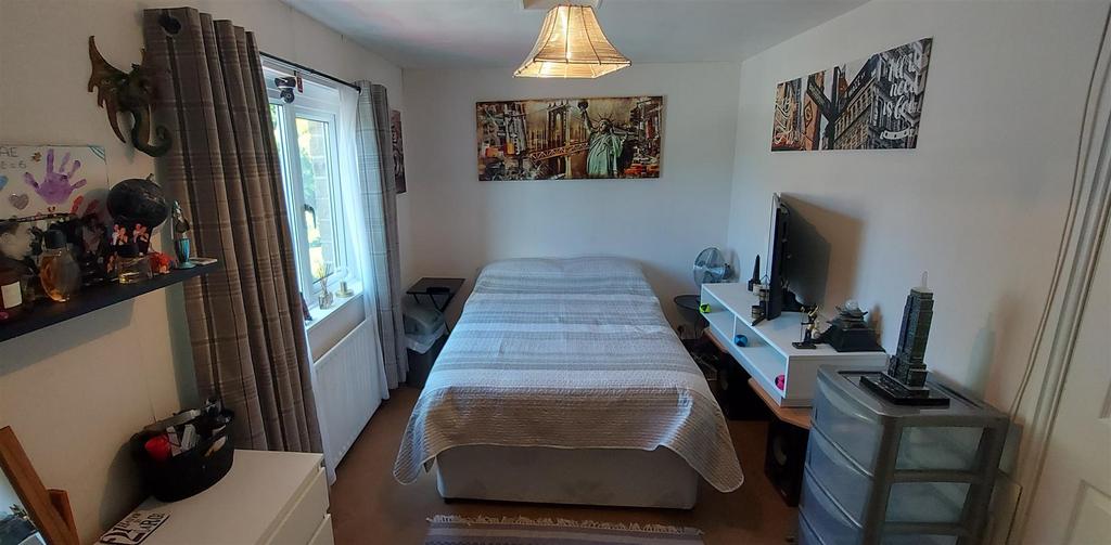 Bedroom 1.jpg