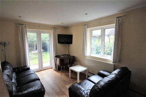 5 bedroom semi-detached house to rent, Kings Lane, Egham TW20