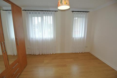 26 Cornerside, Ashford, TW15 1UY