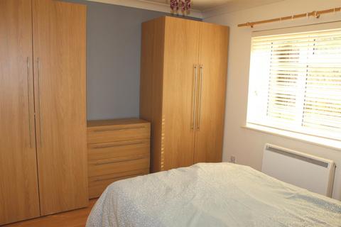 1 bedroom flat to rent, Percy Avenue, Ashford TW15