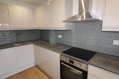 2 bedroom flat to rent, St Judes Road, Egham TW20