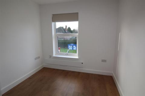 2 bedroom flat to rent, St Judes Road, Egham TW20