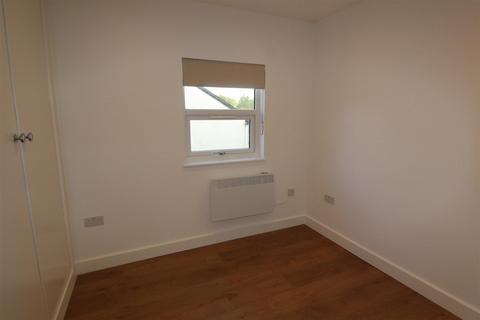 2 bedroom flat to rent, St Judes Road, Egham TW20