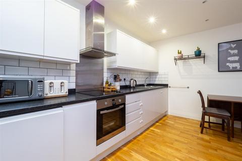 2 bedroom apartment for sale, Marshalls Road, Sutton