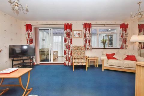 1 Badlesmere Road, Eastbourne, BN22 8TL