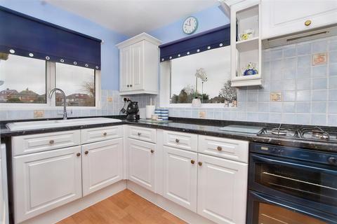 1 Badlesmere Road, Eastbourne, BN22 8TL
