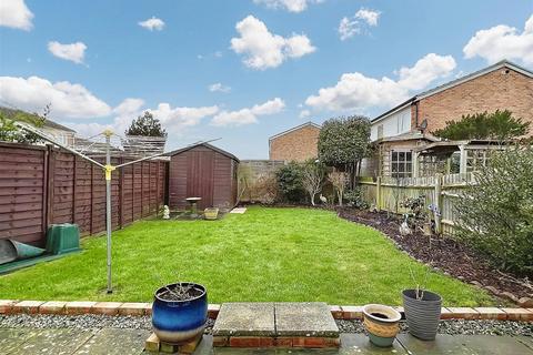 1 Badlesmere Road, Eastbourne, BN22 8TL
