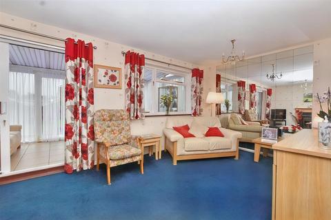 1 Badlesmere Road, Eastbourne, BN22 8TL