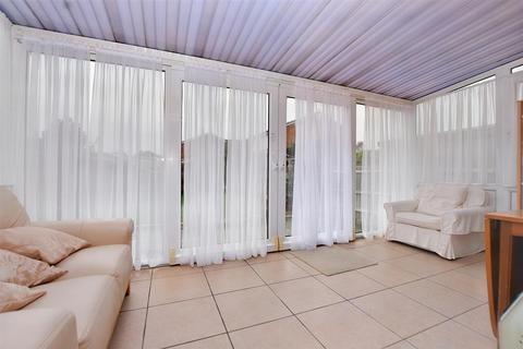 1 Badlesmere Road, Eastbourne, BN22 8TL