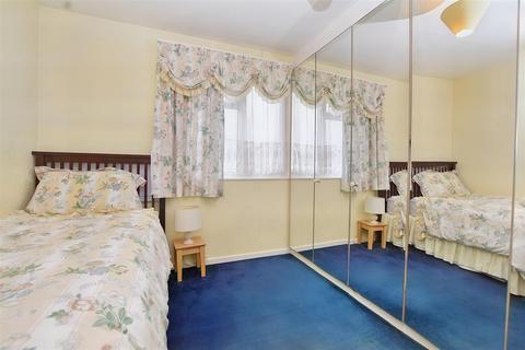 1 Badlesmere Road, Eastbourne, BN22 8TL
