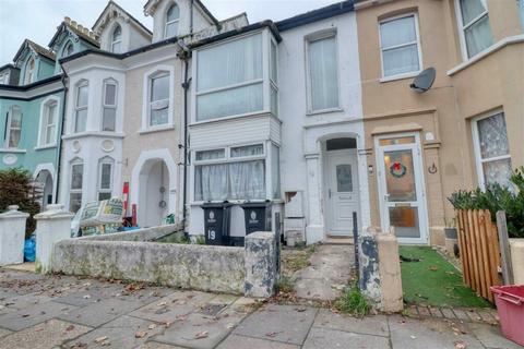 1 bedroom flat for sale, Beach Road, Clacton-on-Sea, CO15