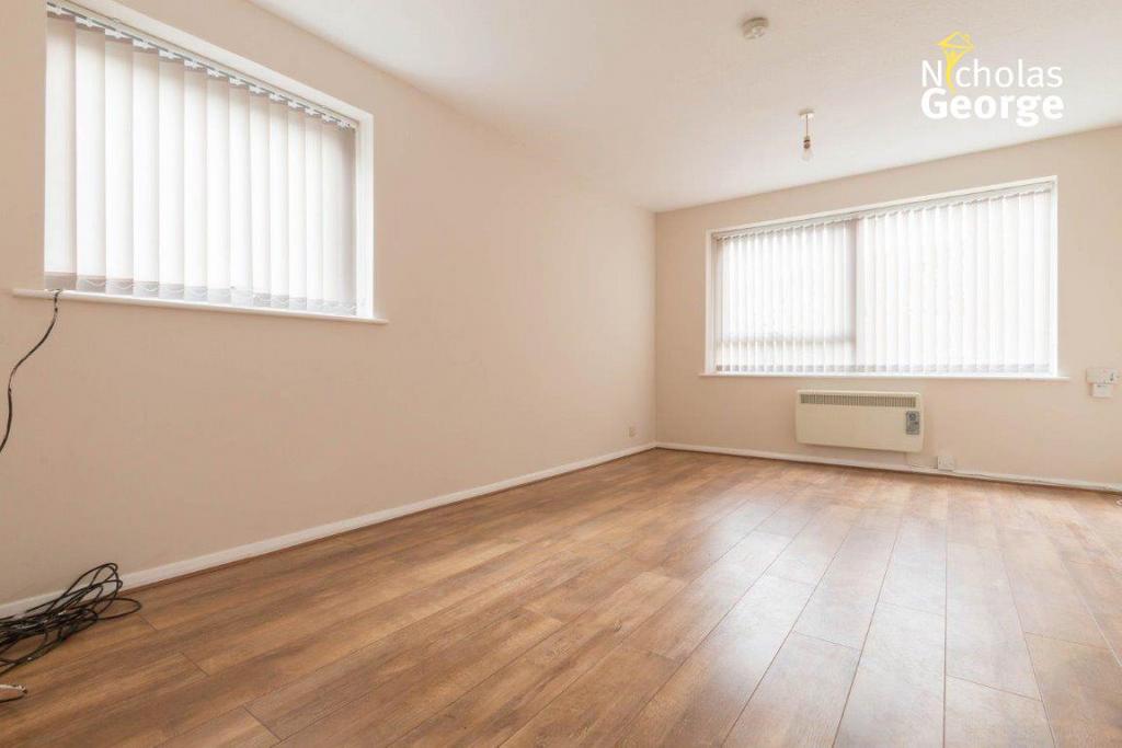 Lindsworth Court, Kings Norton, B30 3QJ 2 bed flat £850 pcm (£196 pw)