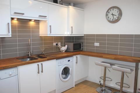 3 bedroom terraced house to rent, South Road, Egham TW20